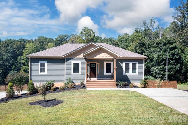 139 RIDGE RD, CANDLER, NC 28715 - Image 7ebbf926fca9ded0b16208ce9981b1ea/2968858267