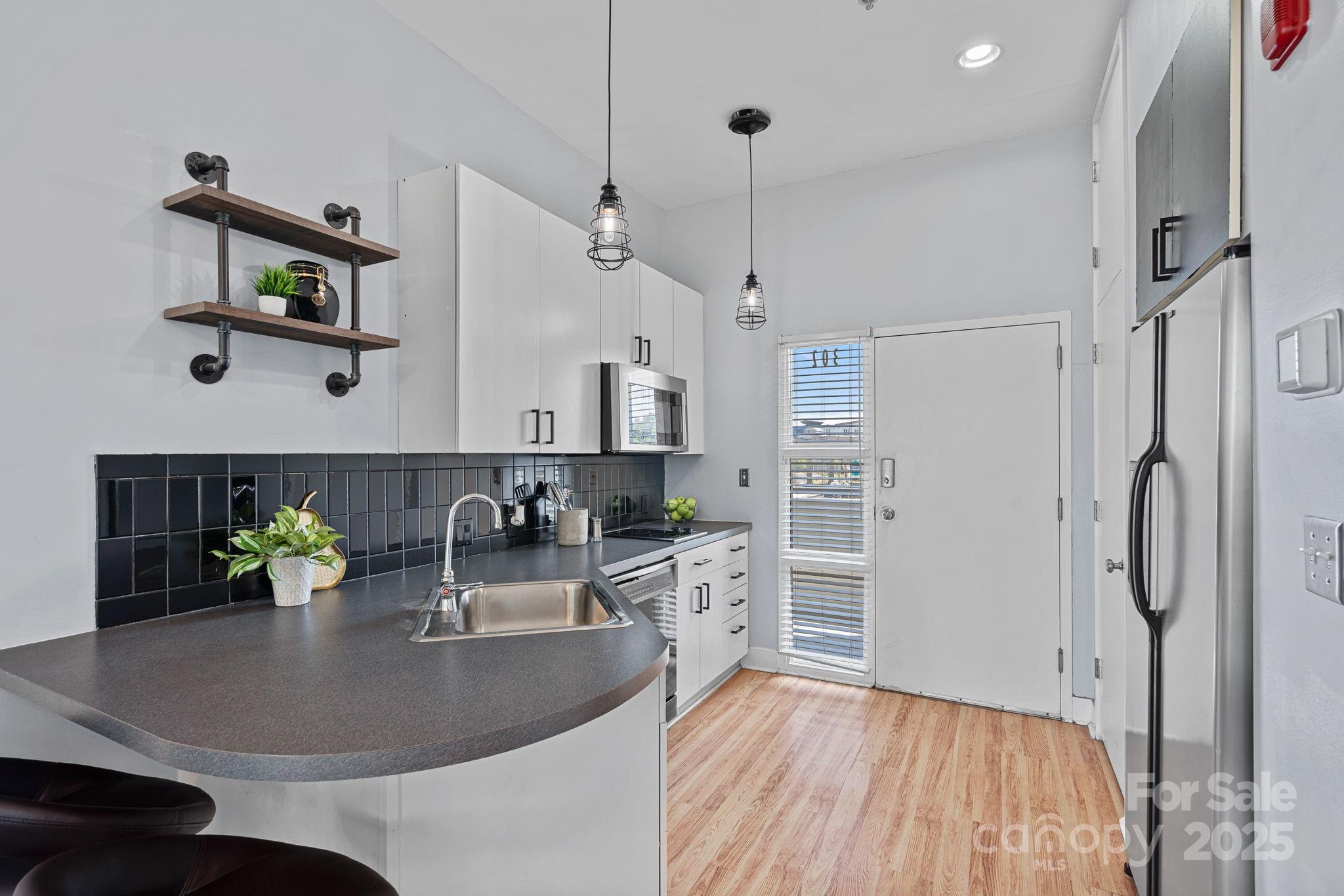 514 W 10th Street 302