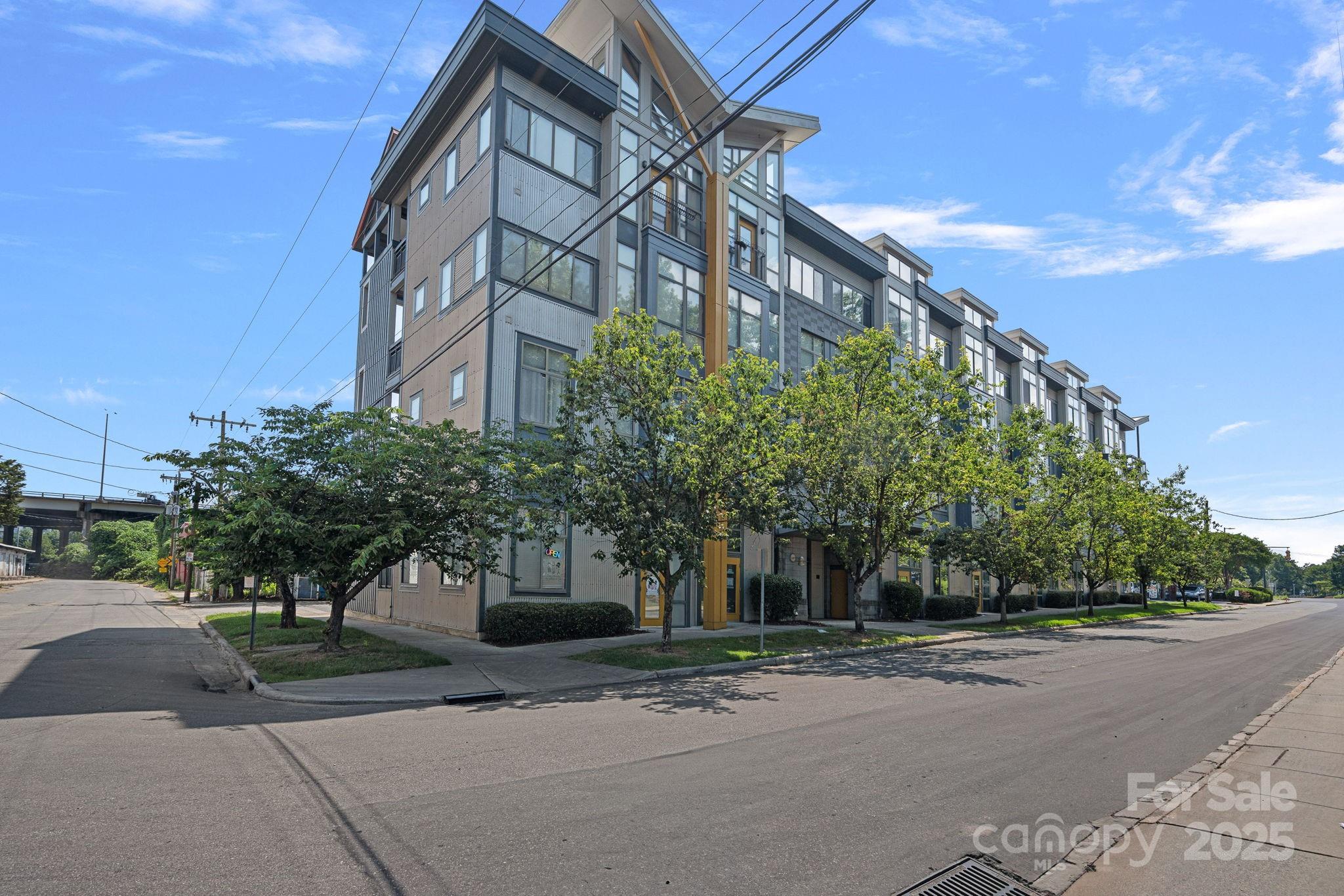 514 W 10th Street 302