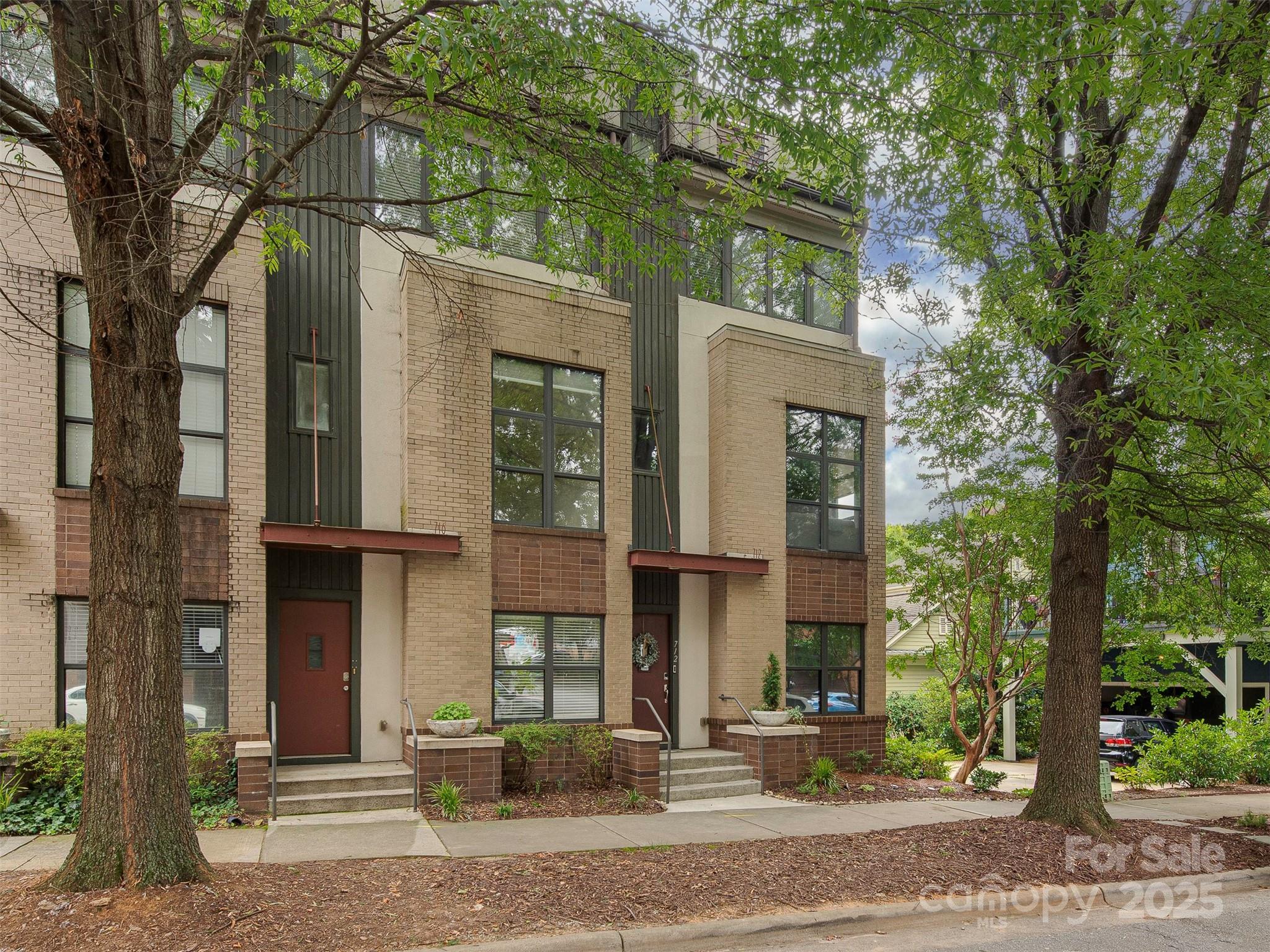 712 N Alexander Street