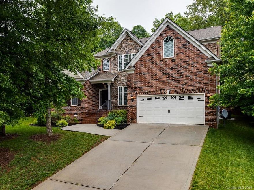 Located in exclusive Hampton Estates section of Regent Park, this home is move-in ready.  Large Master Suite down, Hdwds throughout most of Main level.  Wonderful flow with very spacious Kitchen open to 2-story Great Room provides lots of natural light.  Kitchen boasts beautiful cabinets & granite w/all SS appliances including gas stove.  Convenient to golf course, downtown Fort Mill, So CLT, Ballantyne 77 & 485.