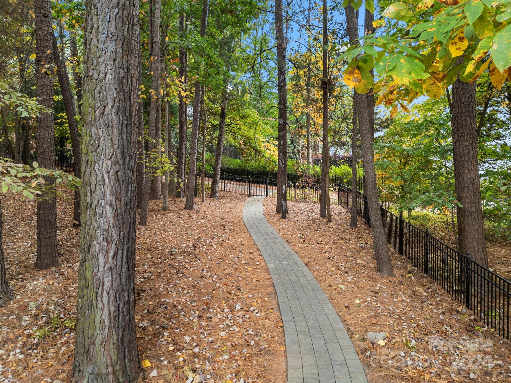 The Peninsula - Residential