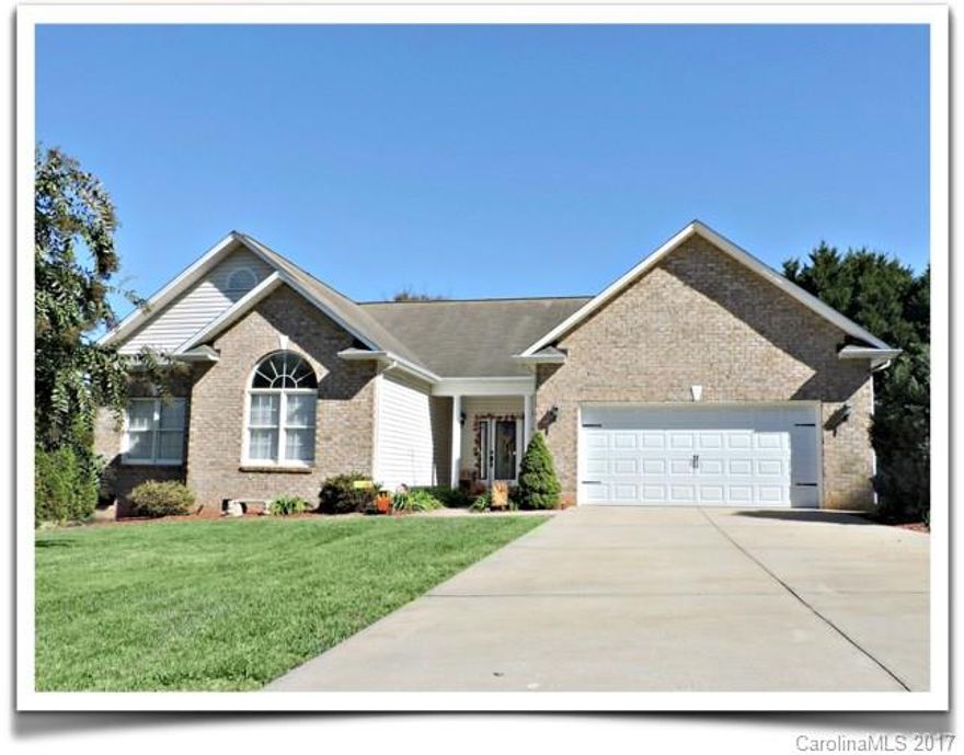 Beautiful 4 br 2 br home in Mtn View w/pool! Large open living rm w/hardwood floors, cathedral ceiling & gas log fireplace, also open to the dinning rm w/beautiful views of the pool area. Kitchen has an abundance of cabinets and counter space, an eat in area along with bar seating. Laundry rm and garage are right off the kitchen. Spacious master br w/ tray ceilings and large walk-in closet. Backyard has a beautiful pool area w/rm to lounge, bar area, fire pit, outbuilding and immaculate lawn.