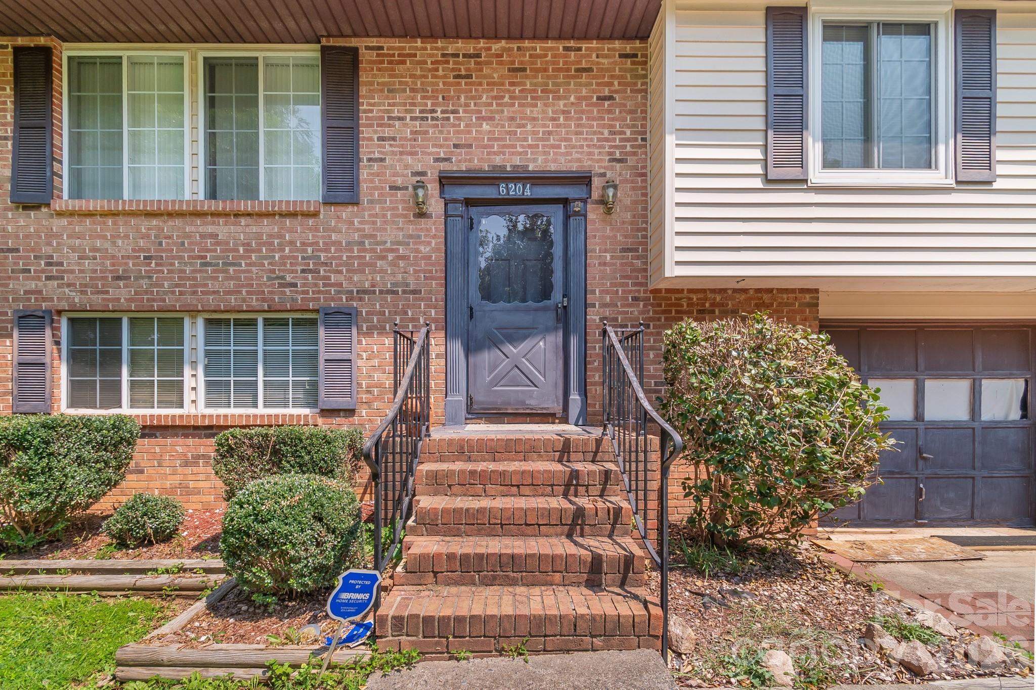 6204 Turtle Neck Lane