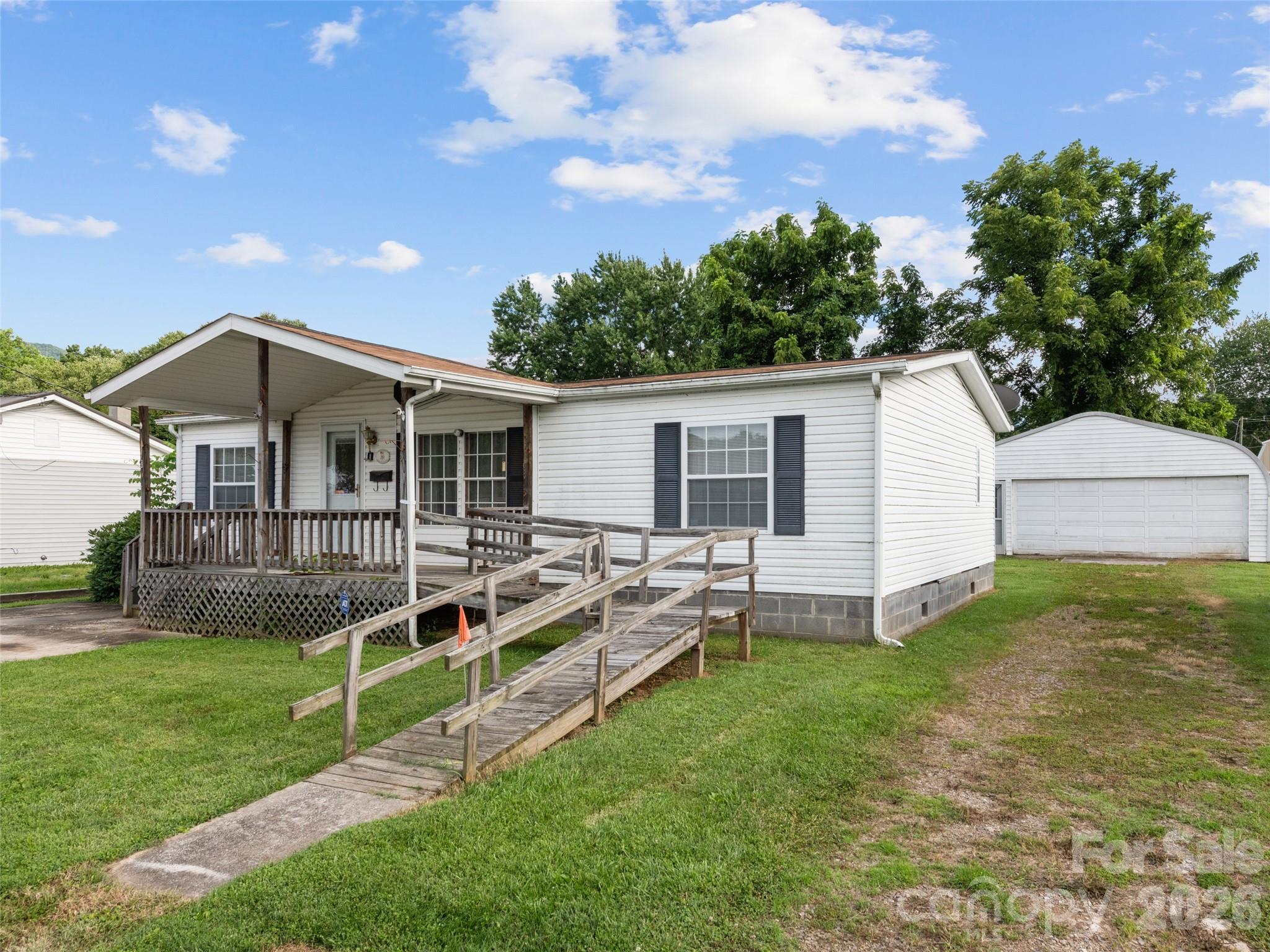 39 Spruce Street, Waynesville, NC, 28786