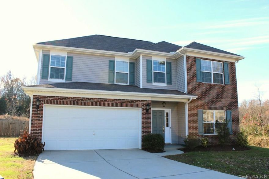 Living large in Lake Wylie! Enjoy this open plan with formal dining, large great room open to the kitchen and spacious breakfast area with lots of tile flooring. The owner’s retreat is on the main floor and you’ll have 4 more bedrooms and a bonus room upstairs. All nestled at the end of the cul-de-sac with a privacy fence.  This is a York address but in the Clover School district. Community pool.