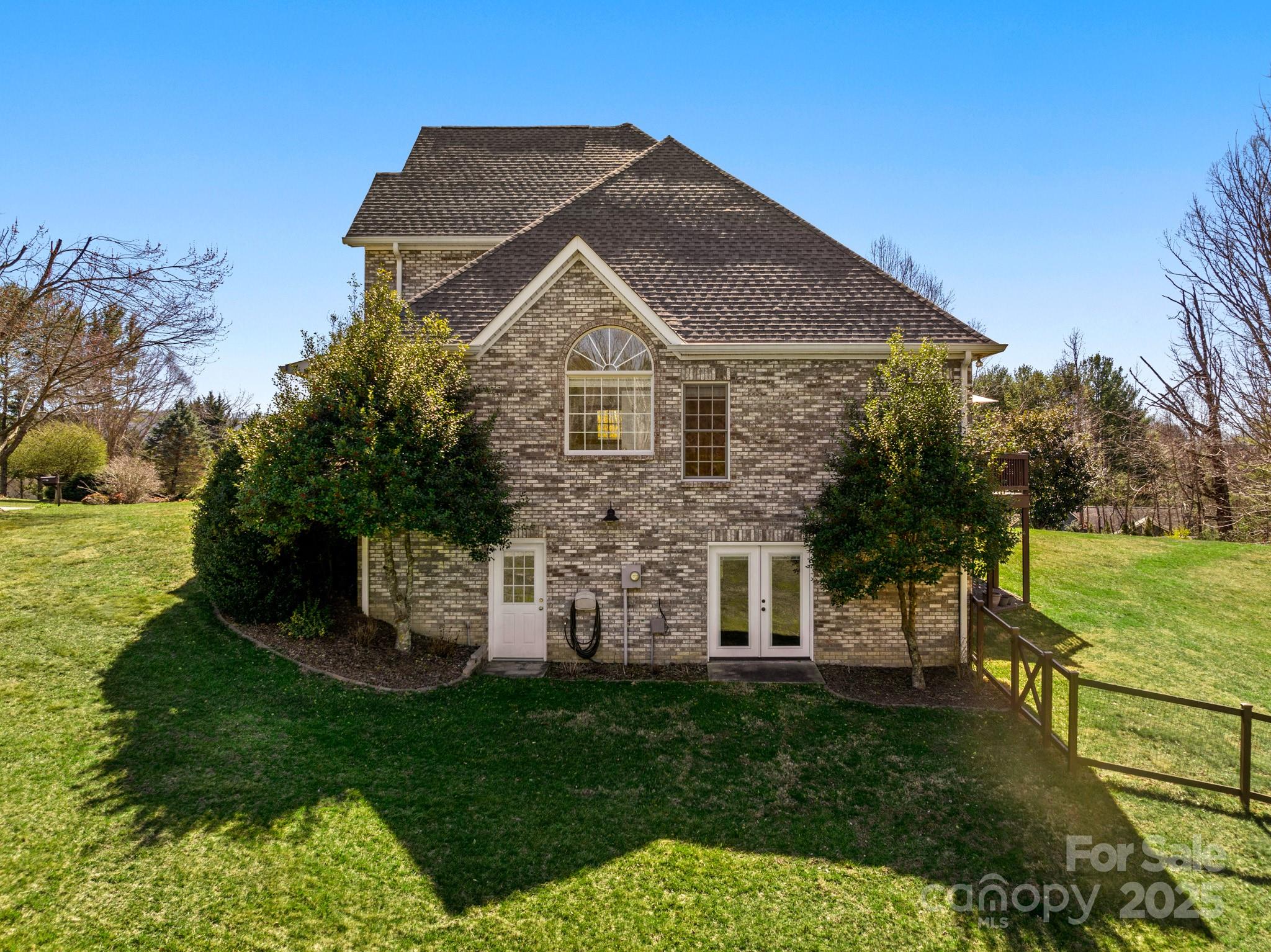 228 Forest Knoll Court