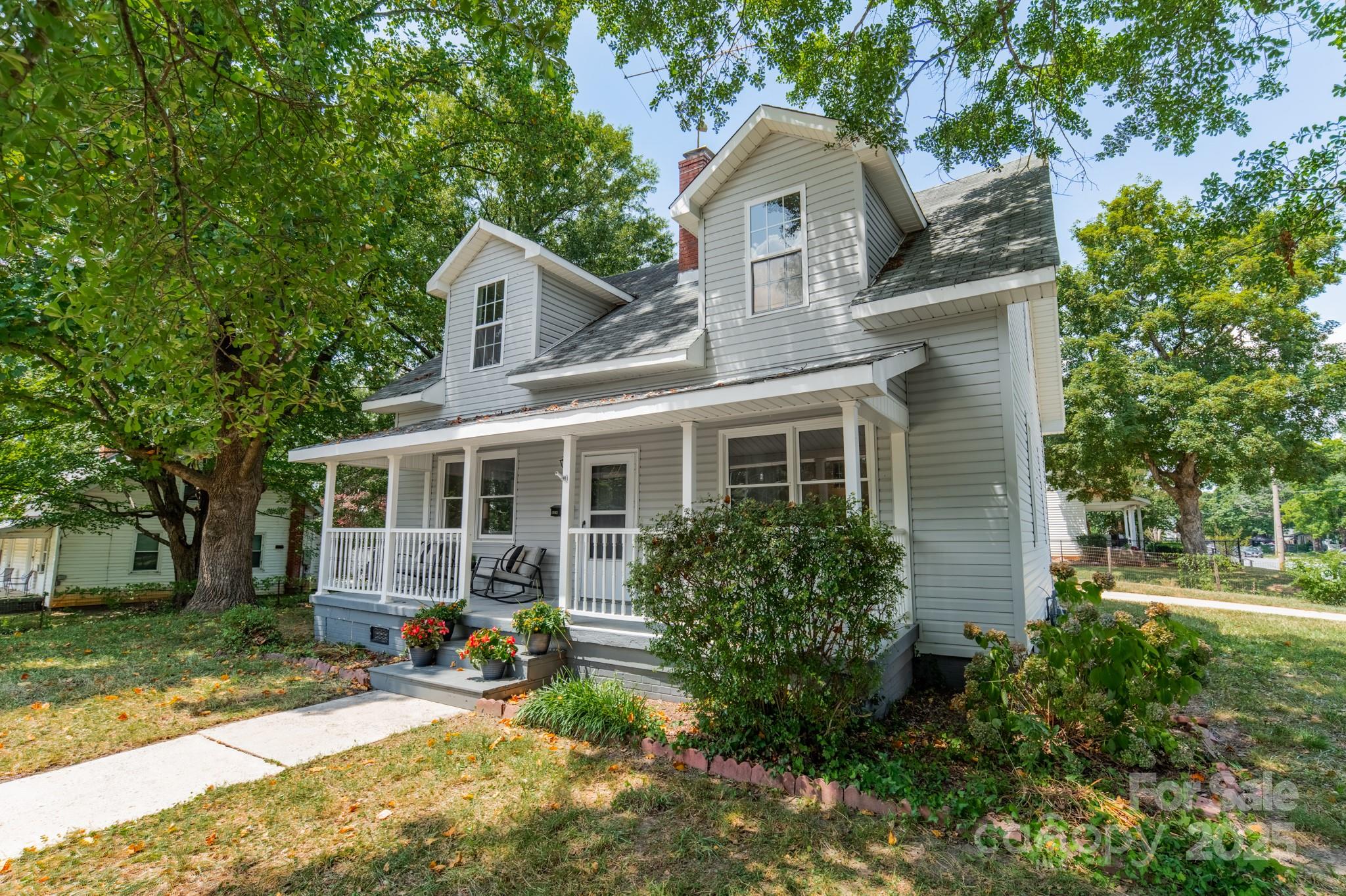 1002 W 2nd Avenue
