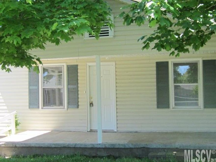 Cute as can be one bedroom one bath home located in Granite Falls. Would be great for someone just starting out or would make good rental property for investors. Home is very clean with laminate flooring through out and vinyl in the bath and laundry area. Nice eat in kitchen and attic space for storage. Dont worry about the pets yard is completely fenced. Owner says refrigerator does not work.