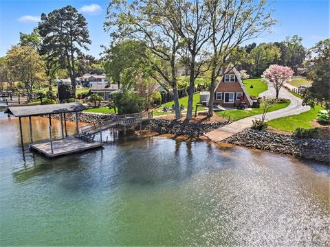 Photo of 250 Ponderosa Circle, Mooresville, NC 28117 (MLS # 4364992)