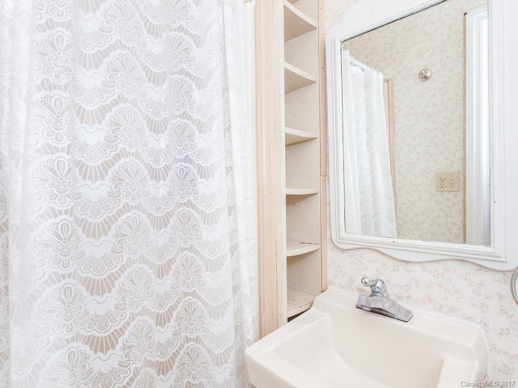 Royal Pines - Residential