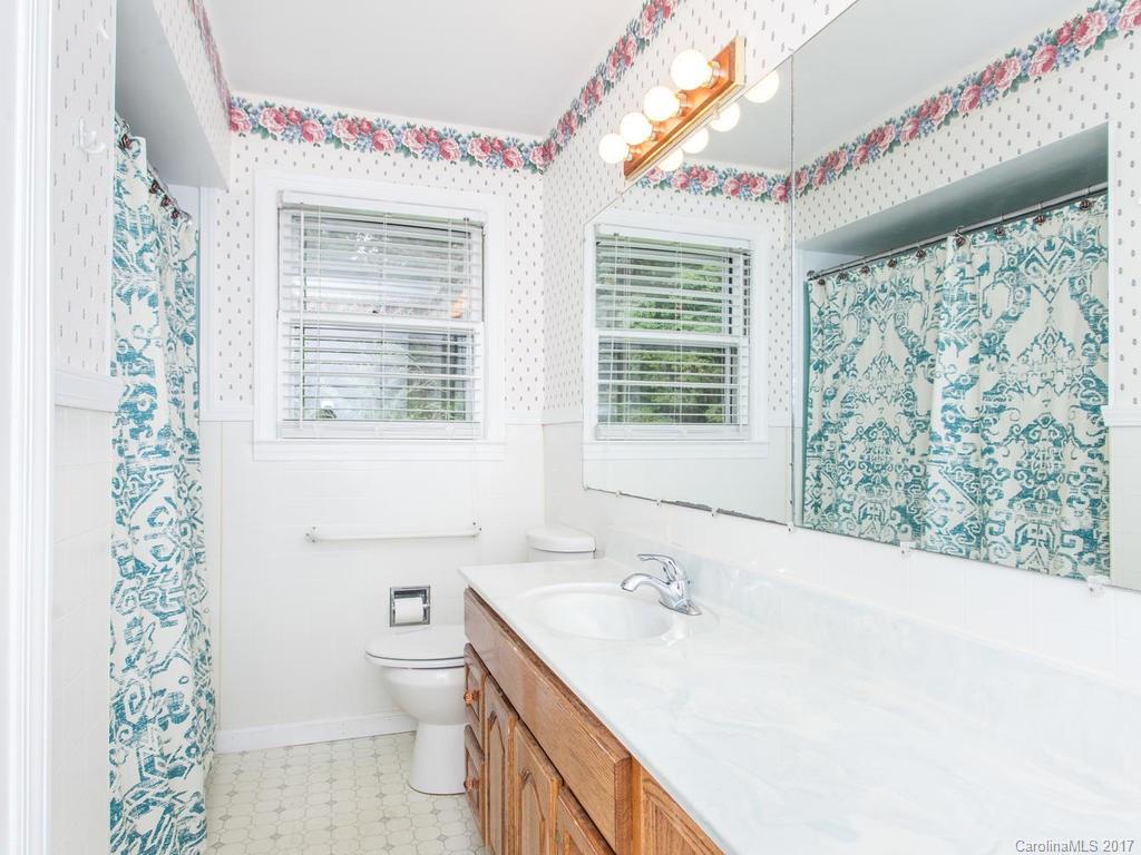 Royal Pines - Residential