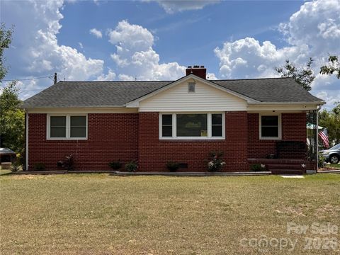 Photo of 1821 Overbrook Road, Kershaw, SC 29067 (MLS # 4385118)