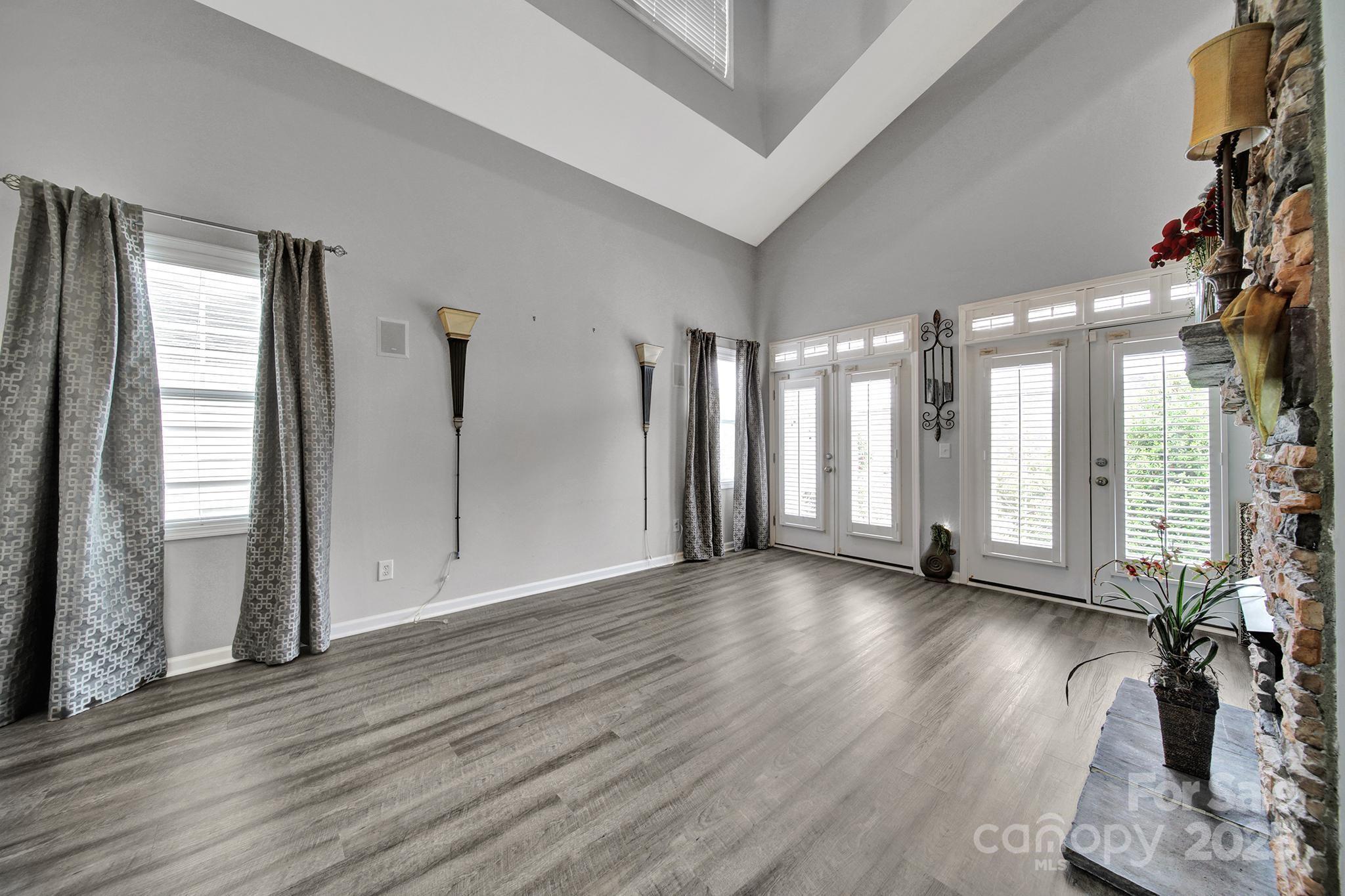 Lake Shore On Lake Wylie - Residential