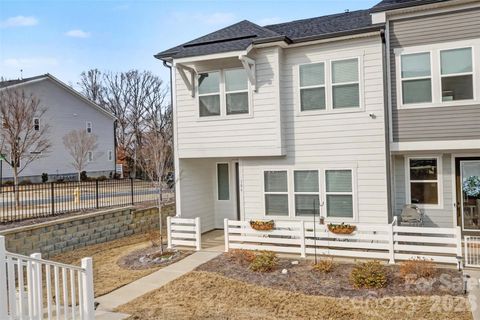 106 Renny Alley Charlotte NC 28217