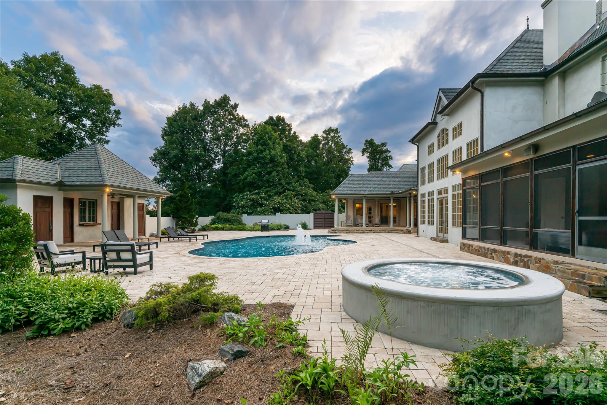 316 S Braeside Court