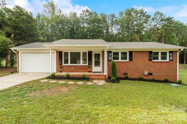 109 ALEXIS FOREST DR, STANLEY, NC 28164 - Image 7f2fa4ef05c50e5da834155eb685fd43/1358013657