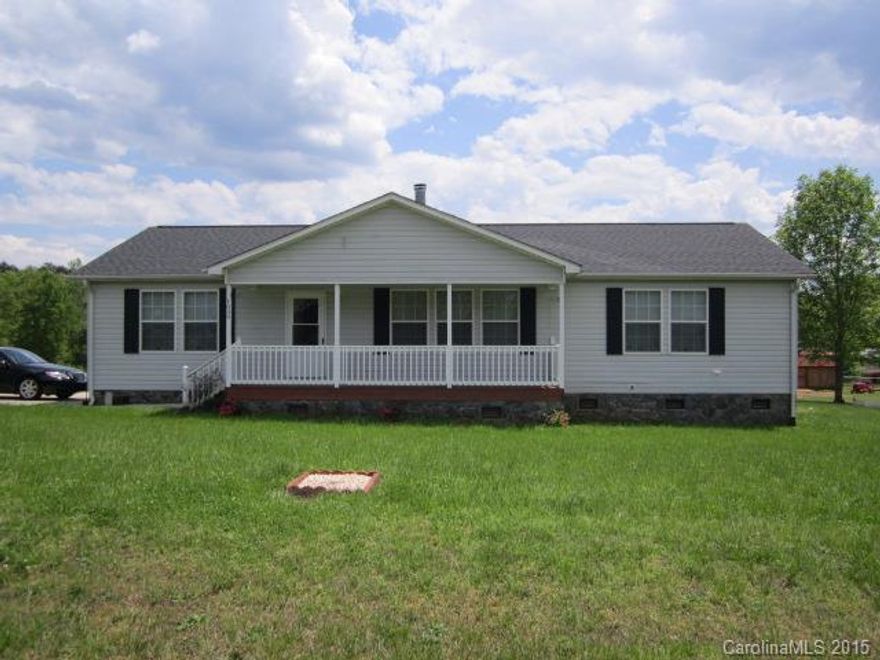 Open floor plan. Loads of cabinet space. Fireplace in Living Room. Hugh Master Bedroom. Master Bath with garden tub, separate shower, and double vanity. Split Bedroom plan. All bedrooms have walk in closets. Nice level corner lot.