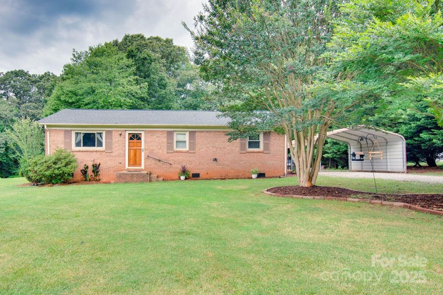 Welcome to this charming 2-bedroom, 1-bath home conveniently located near Hwy 16 and just minutes from downtown Newton. Enjoy a spacious backyard and a large deck—perfect for entertaining, gardening, or unwinding outdoors. The bonus room offers flexibility and can easily serve as an office or extra closet space. Don’t miss the opportunity to make this delightful home yours!”