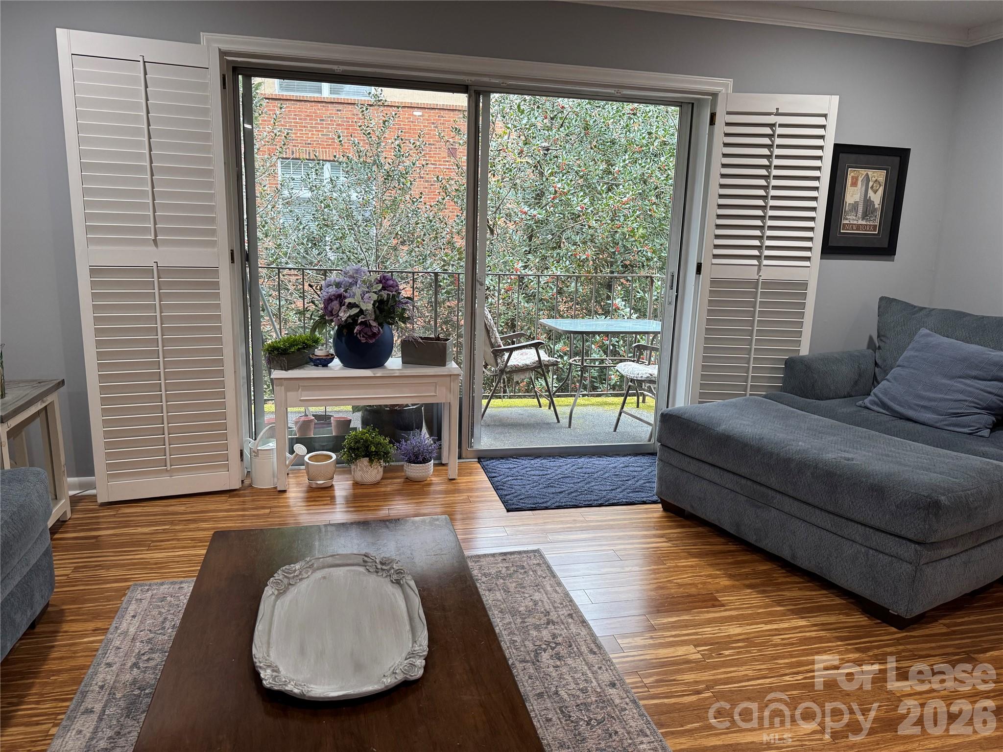 1323 Queens Road 303