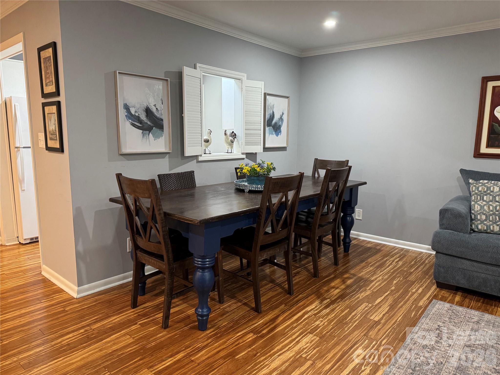 1323 Queens Road 303