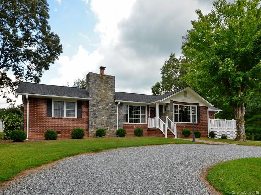 Totally remodeled in 2013 this 4 bedroom, 3 bath home has the high end features of much higher priced homes. Sitting on 4.5 private acres with long range mountain views, this home features an open floor plan with new hardwood floors, a high end kitchen with beautiful granite counters and stainless steel appliances, an open dining and great room area with vaulted wood ceilings and a huge stone fireplace, a large master suite with high end master bath, a butler's pantry, covered deck and much more