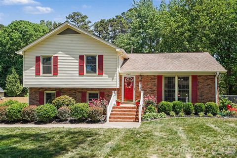 Photo of 13611 Idlefield Lane, Matthews, NC 28105 (MLS # 4371696)