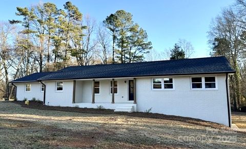 Photo of 246 Church Street E, New London, NC 28127 (MLS # 4329519)