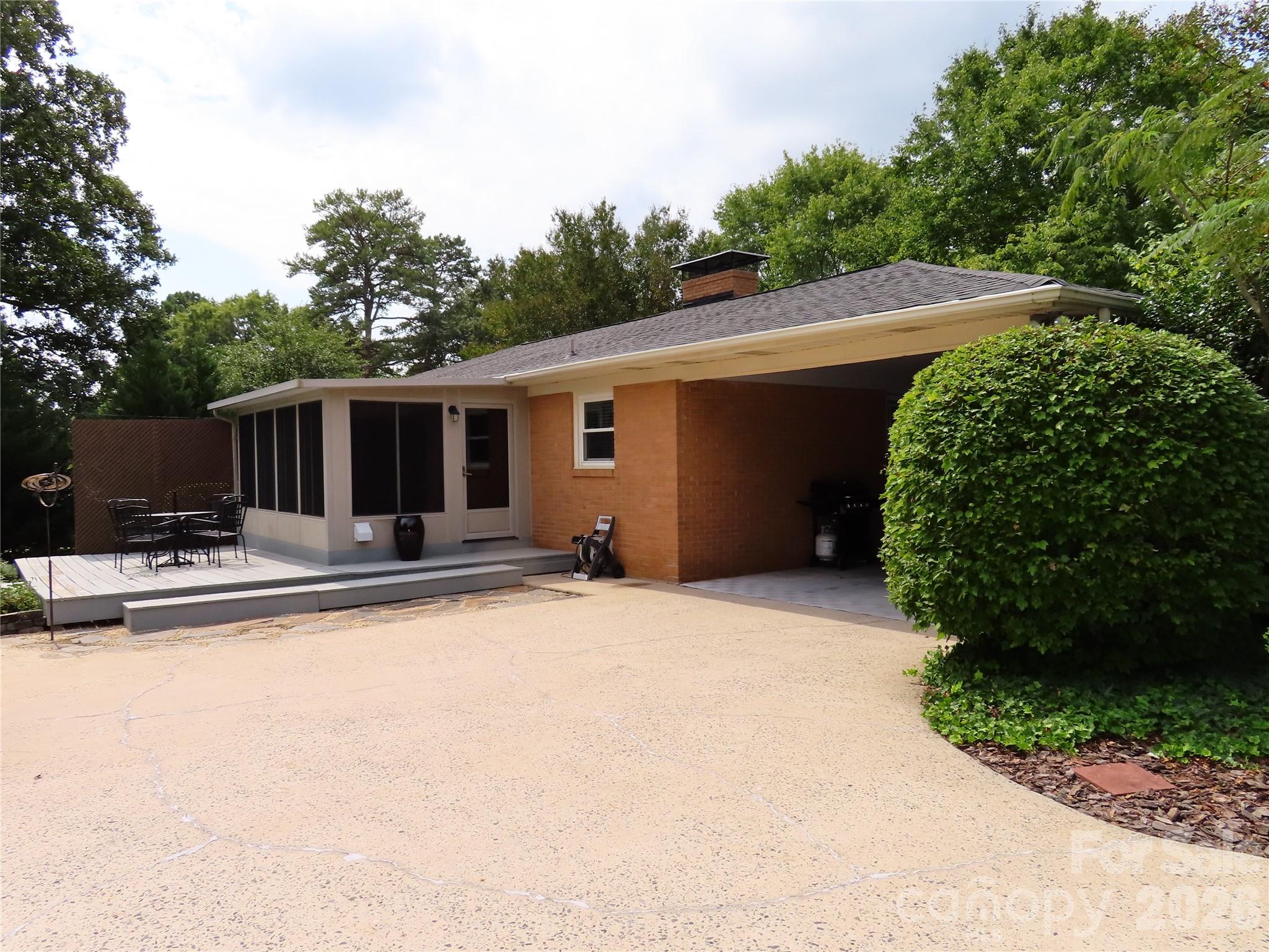 122 Chanticleer Court