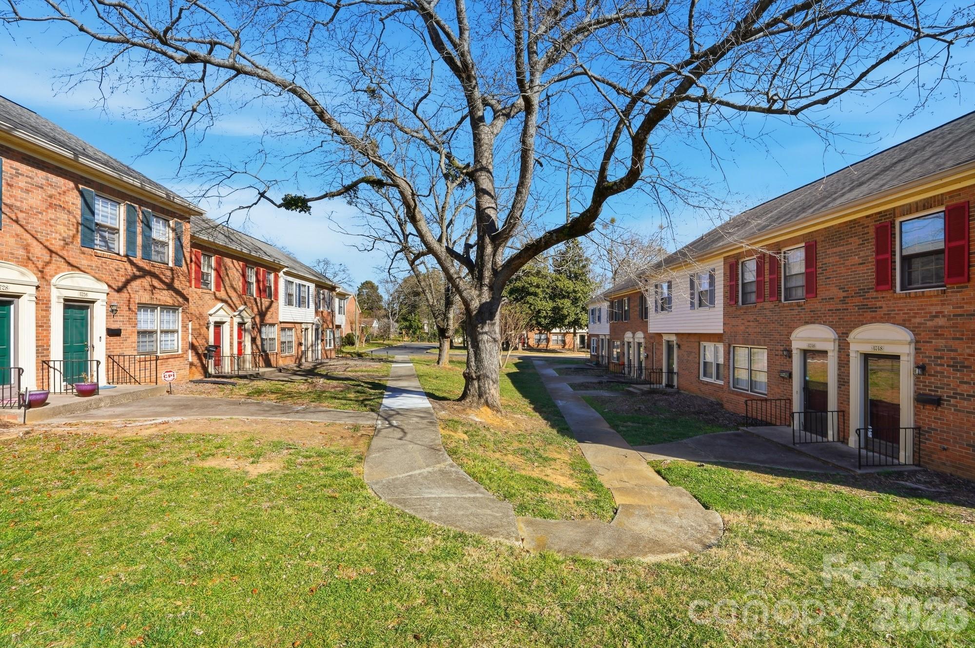 4748 Old Lantern Way