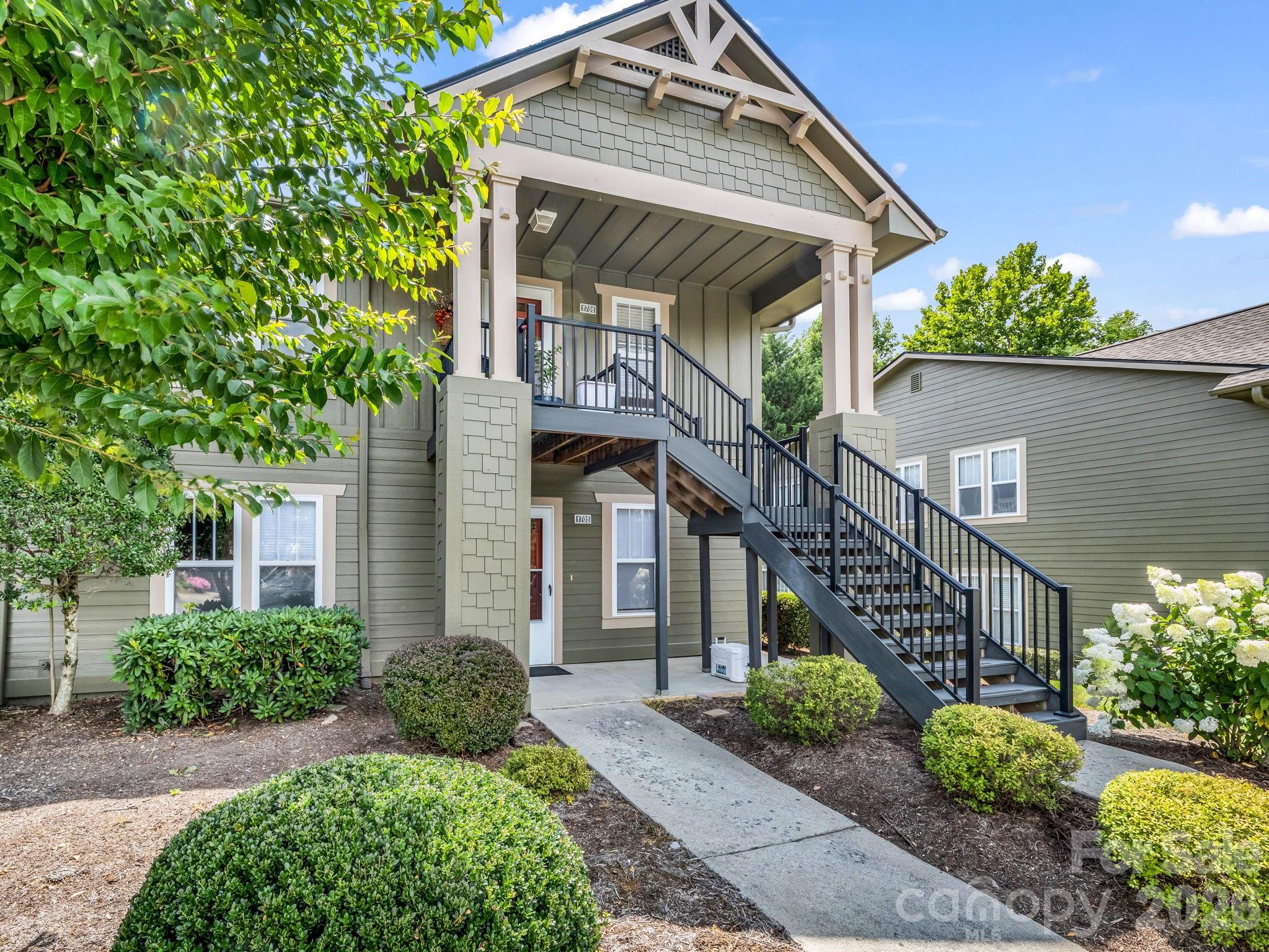 Photo 1 of 45 — 1706 Deermouse Way, Hendersonville, NC 28792
