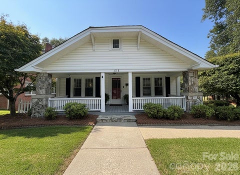 Photo of 618 S Poplar Street, Lincolnton, NC 28092 (MLS # 4417923)
