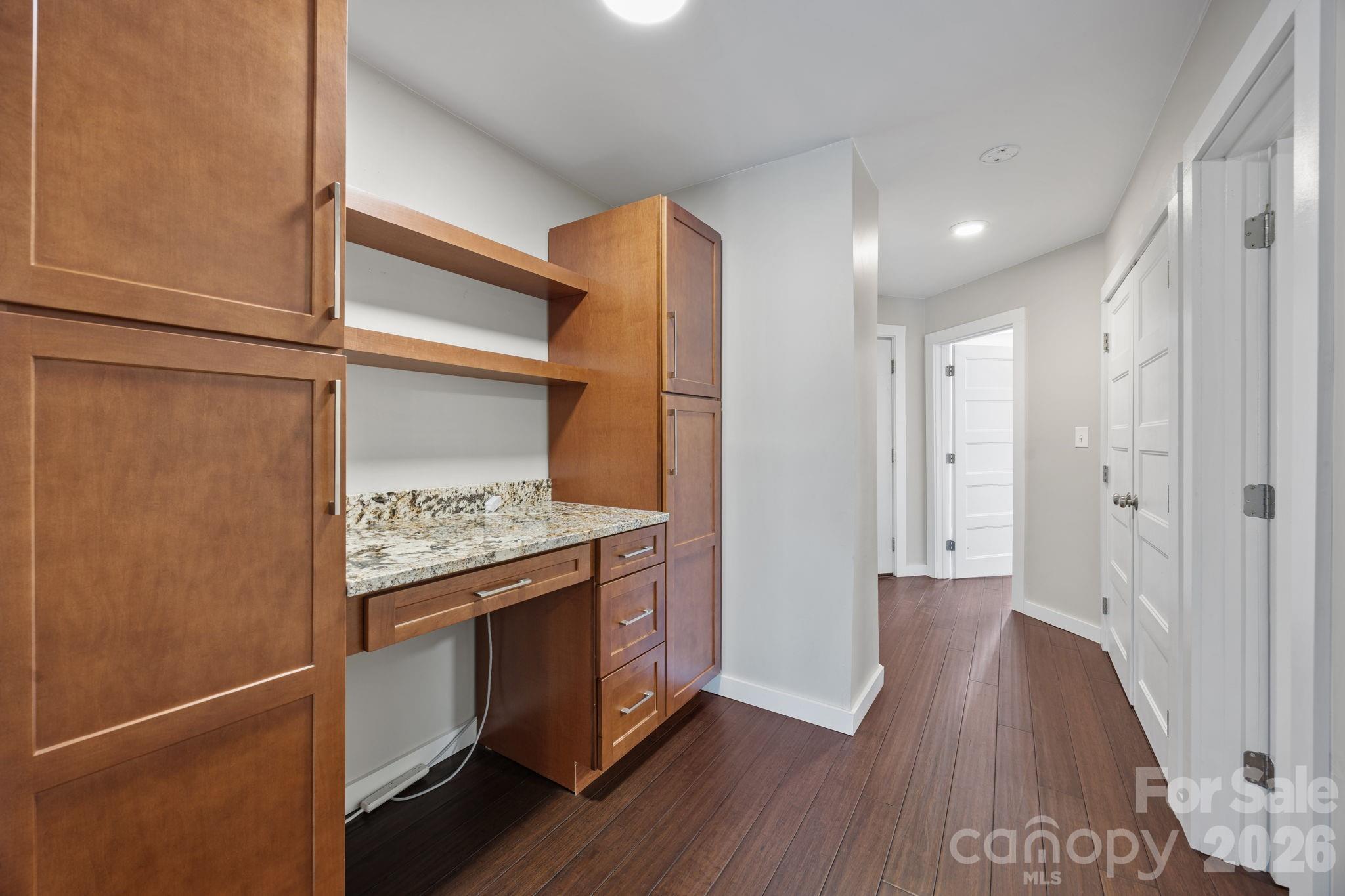 18749 Vineyard Point Lane