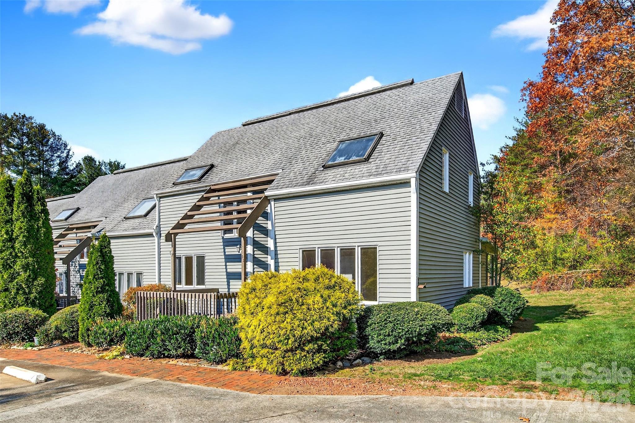 The Lynx Condominium - Residential