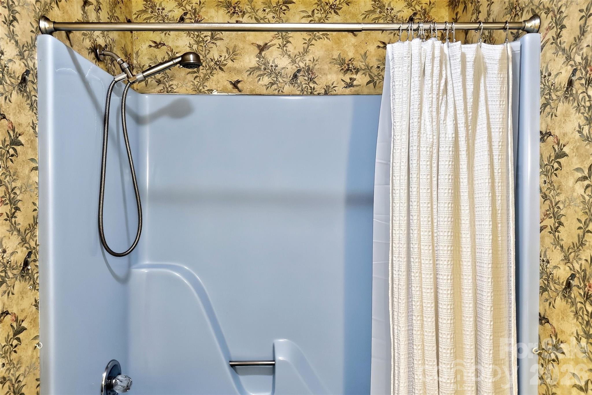 The Lynx Condominium - Residential