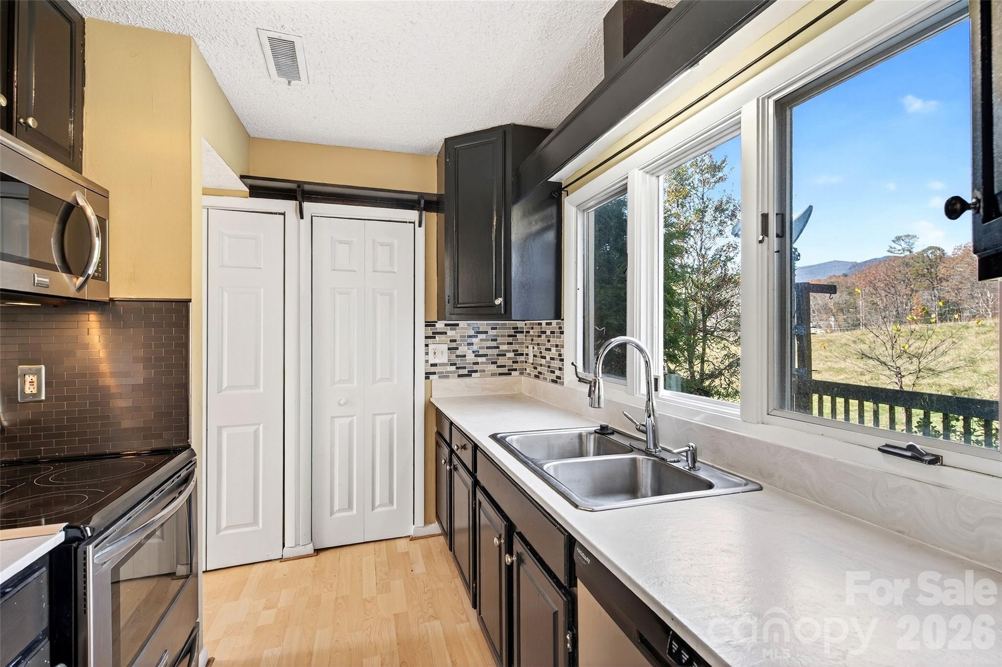 The Lynx Condominium - Residential