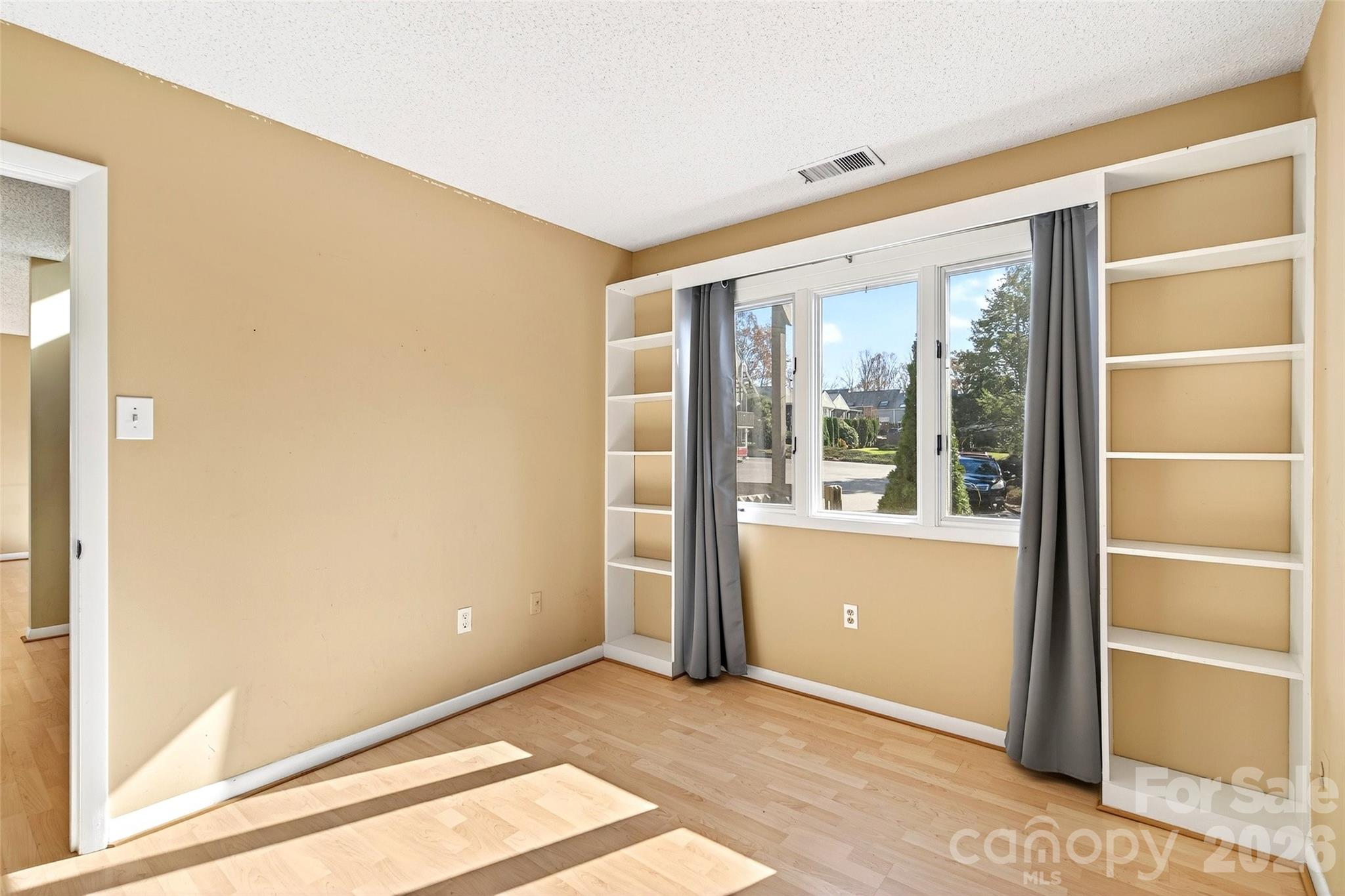 The Lynx Condominium - Residential