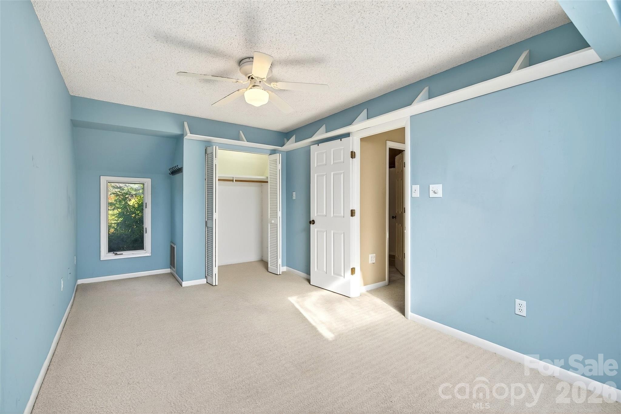 The Lynx Condominium - Residential