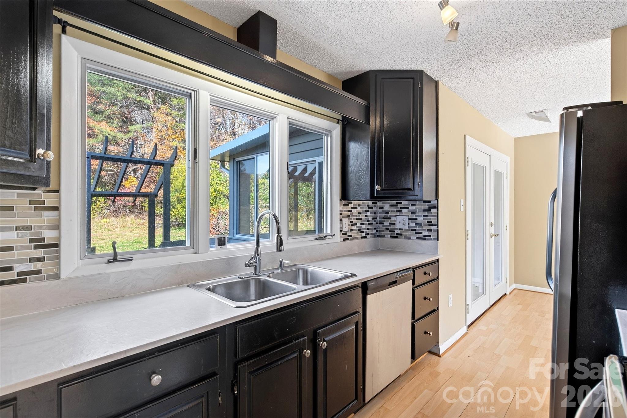 The Lynx Condominium - Residential