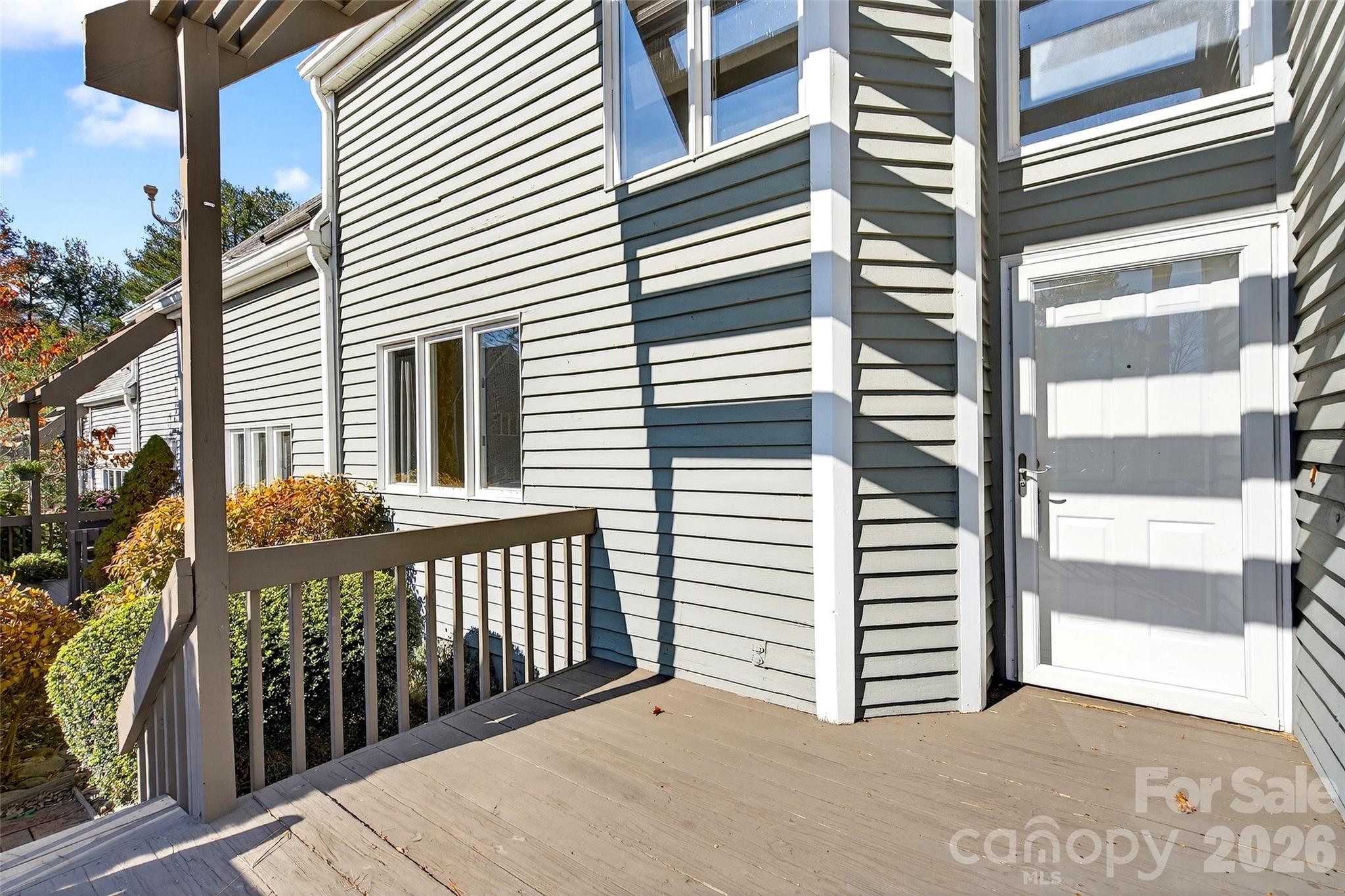 The Lynx Condominium - Residential