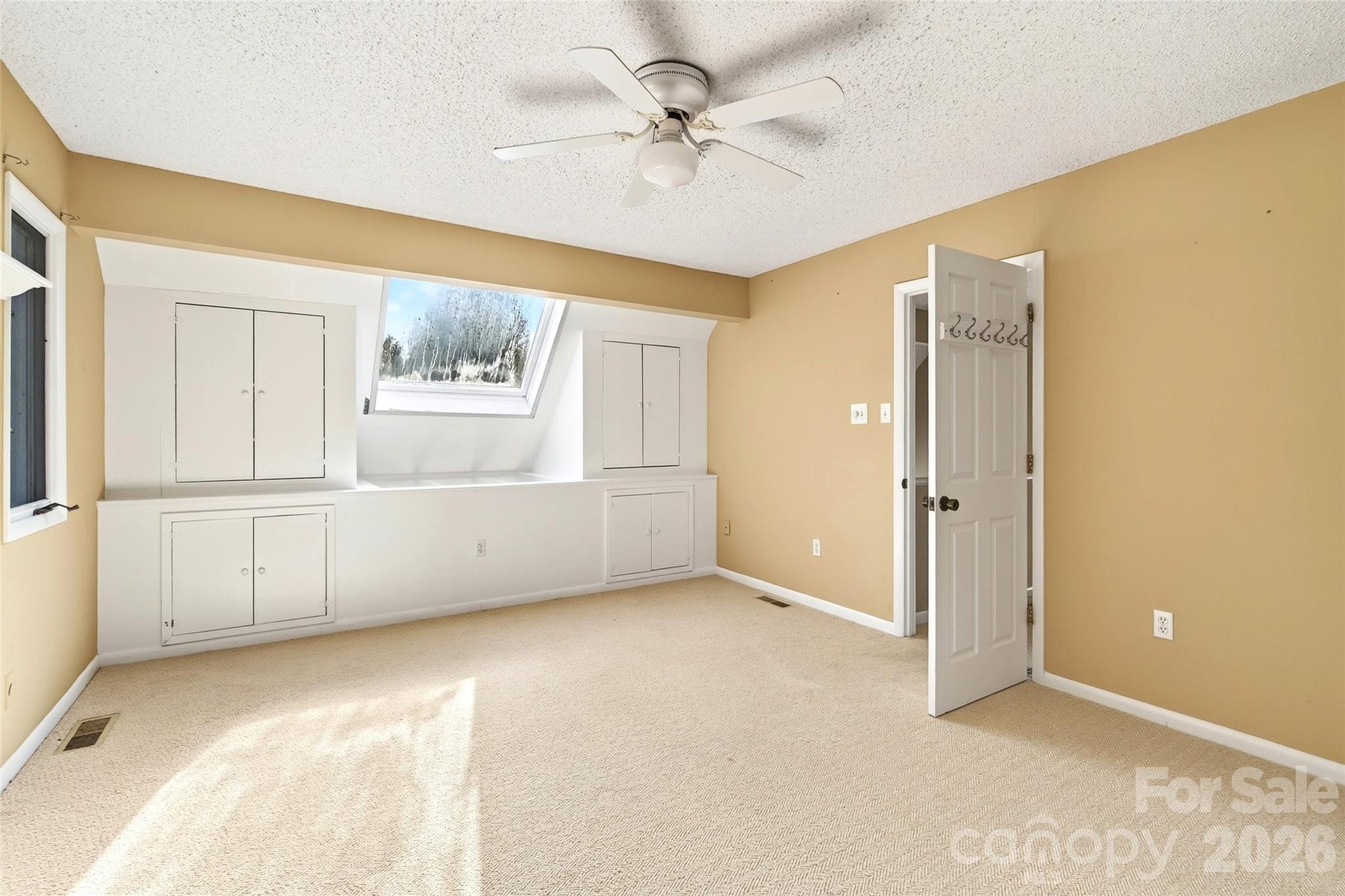 The Lynx Condominium - Residential