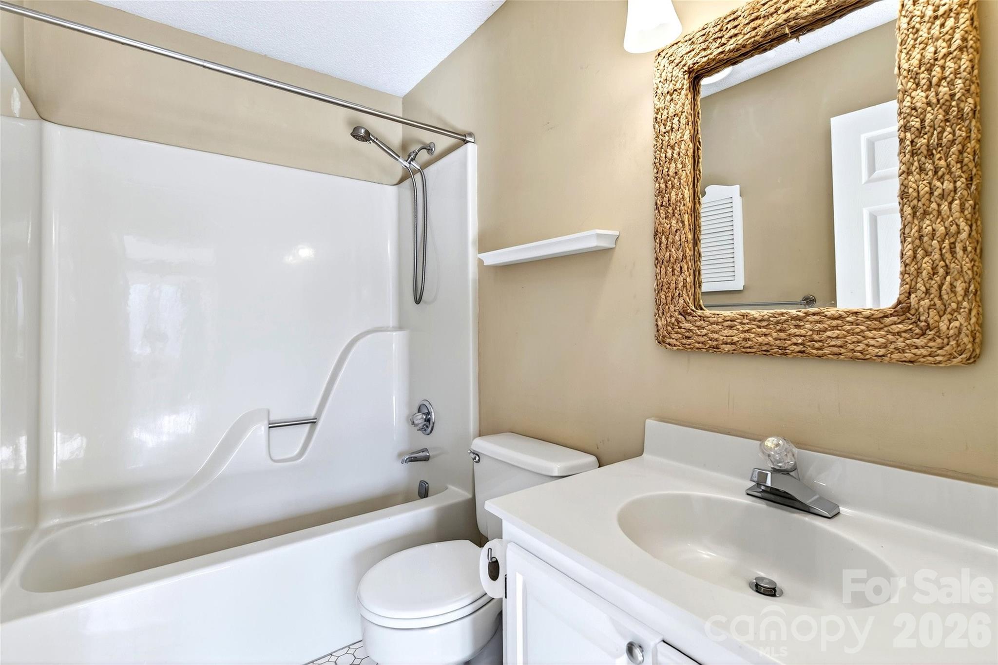 The Lynx Condominium - Residential