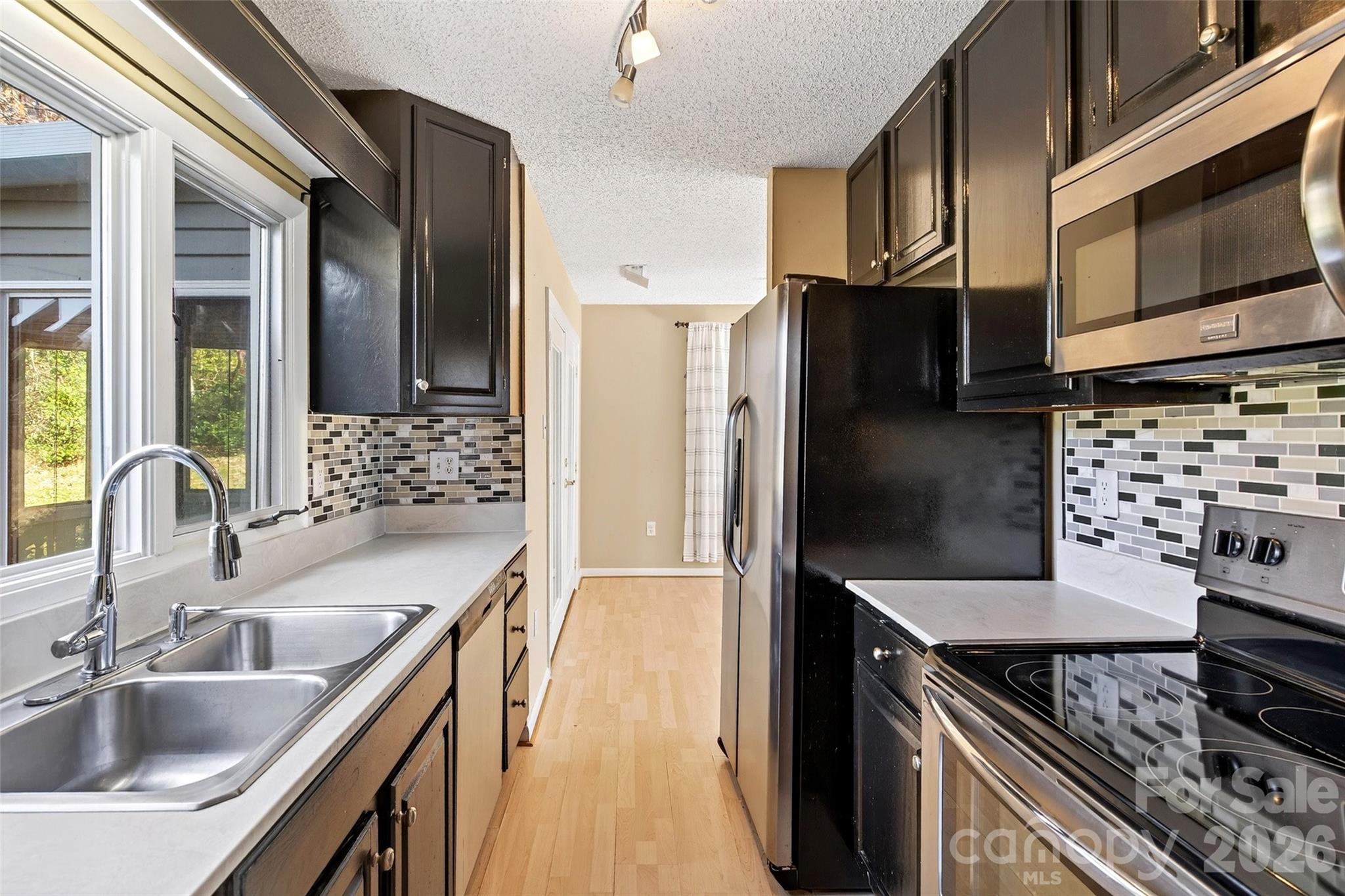 The Lynx Condominium - Residential