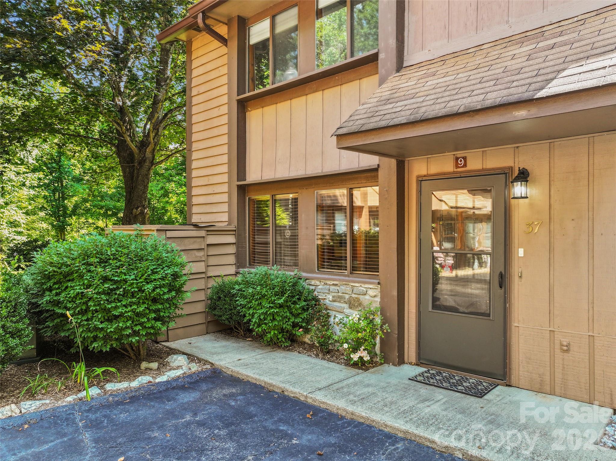 37 George Circle