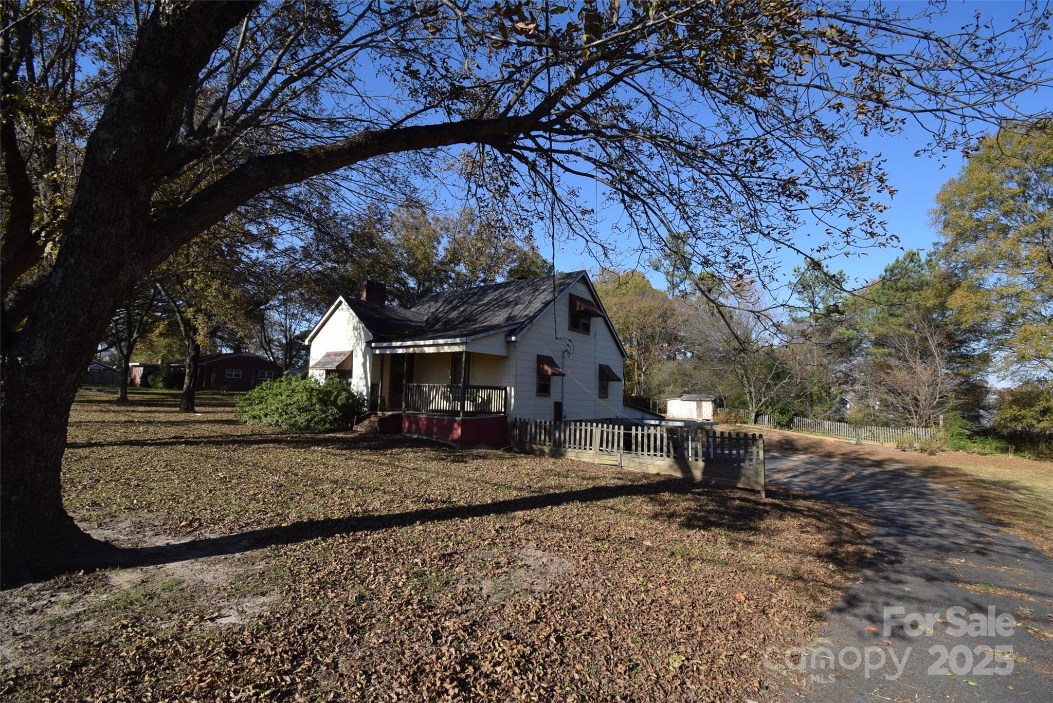 810 Neal Hawkins Road