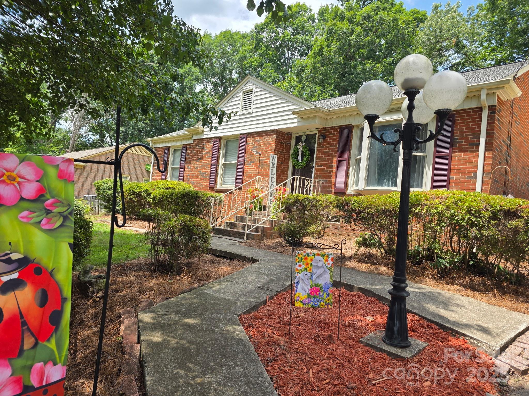 415 E Poplar Street