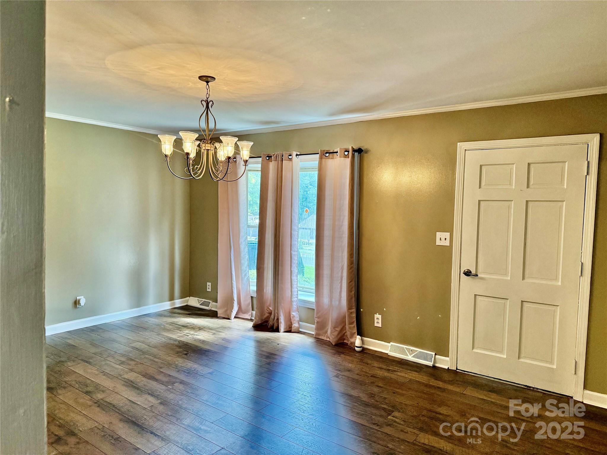 415 E Poplar Street