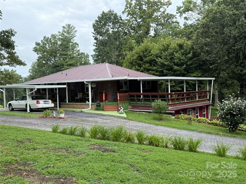 Photo of 44 Tuttle Road, Hendersonville, NC 28792 (MLS # 4260886)