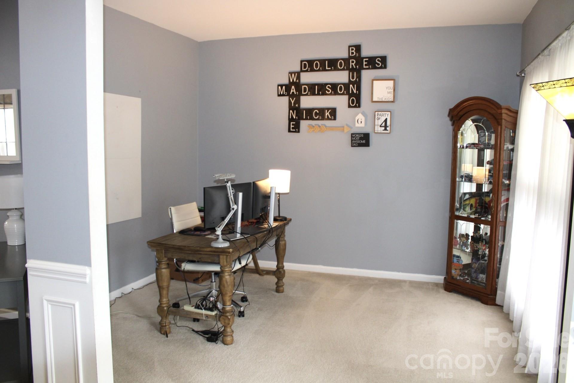 5912 Lindley Crescent Drive