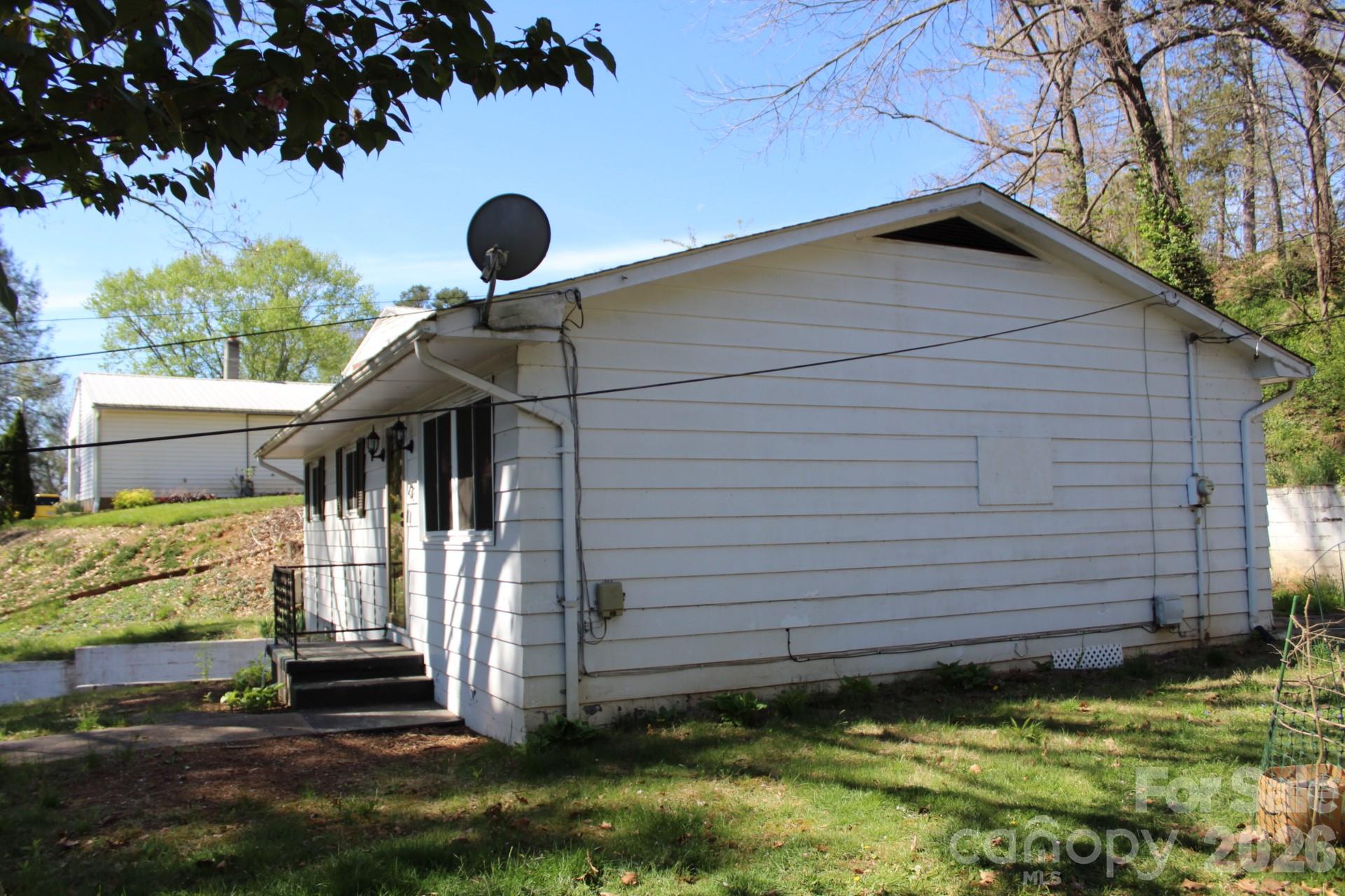 23 High Court Entrance None